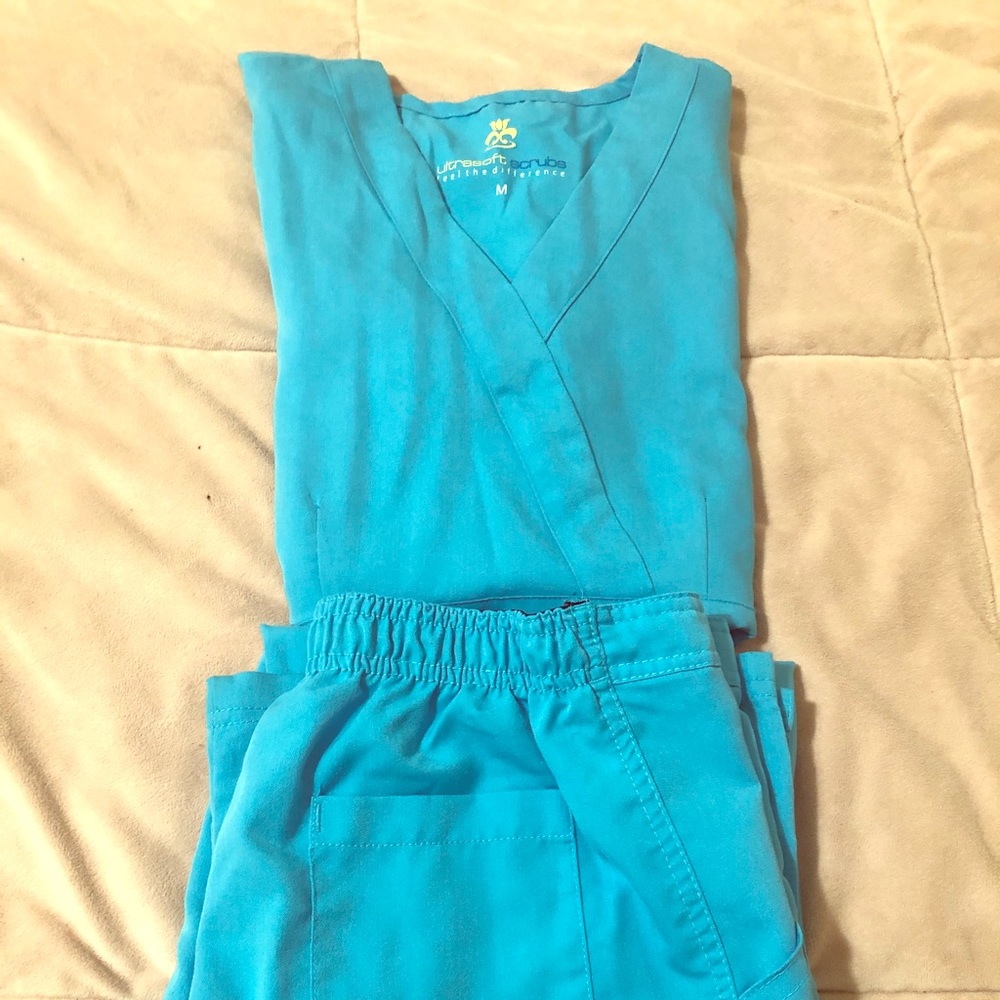 Scrub set